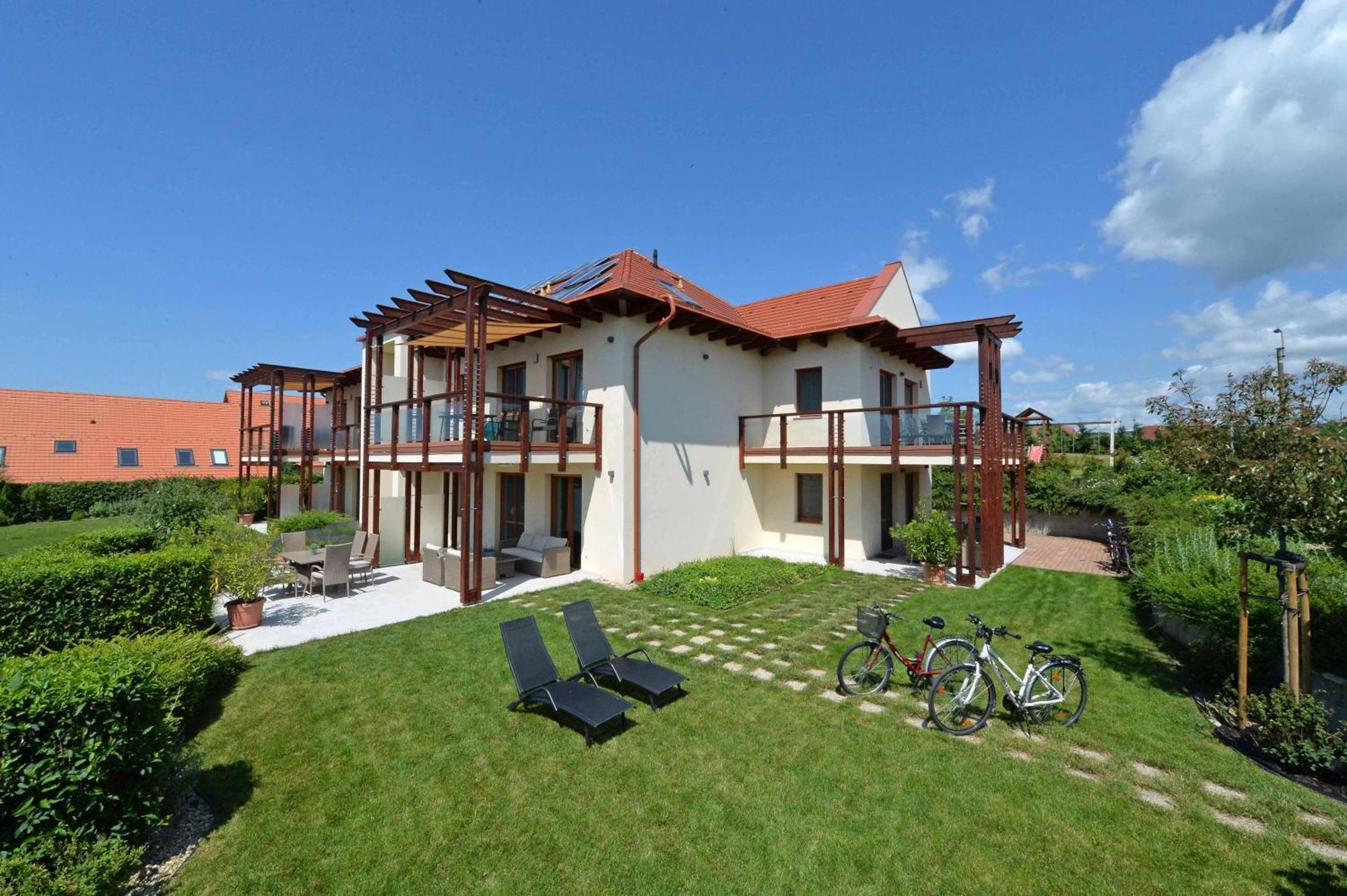 Aranymandula Apartmanok Balatonakali Exterior foto