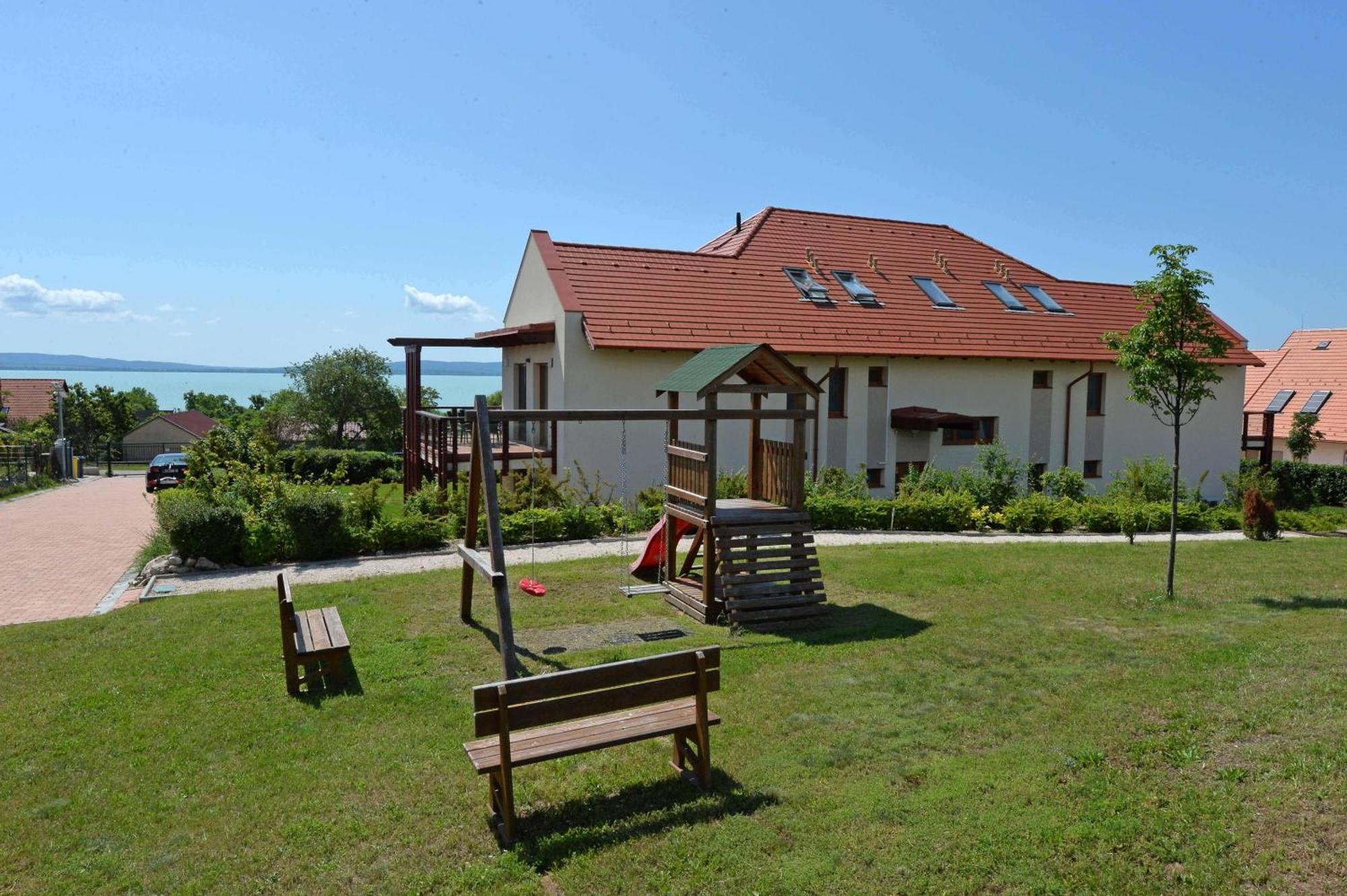 Aranymandula Apartmanok Balatonakali Exterior foto